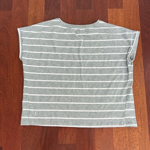 Zyia Cropped T-shirt (XS/S) - Picture 2 of 4